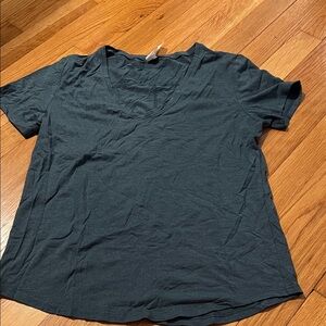 Alphalete V-Neck T-Shirt